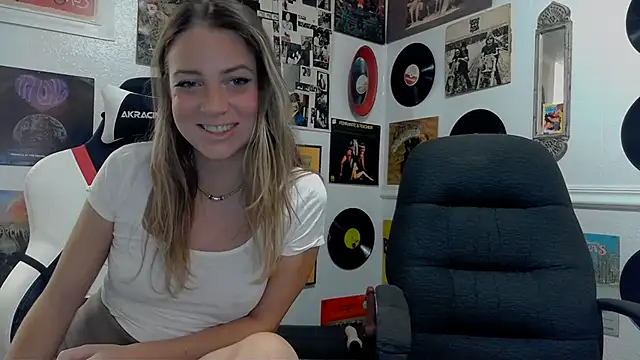 molly witha chance online show from 01.16.25