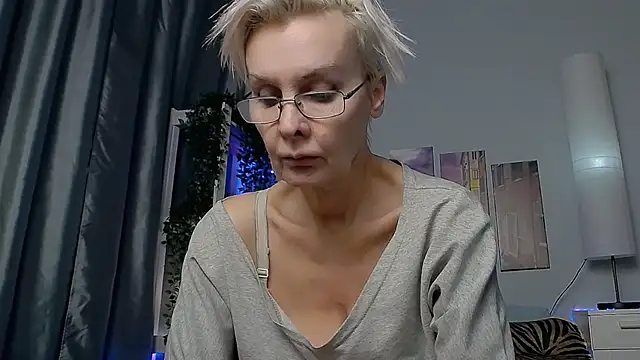 Snapshot of HelgaHimmell chatting on 01.21.25 HelgaHimmell online show from 01.21.25