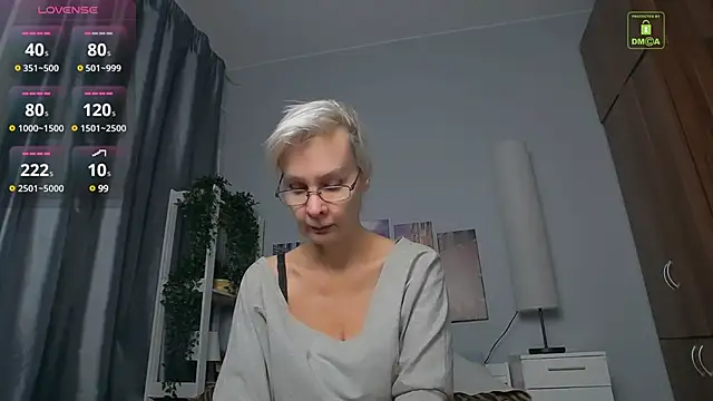 Snapshot of HelgaHimmell chatting on 02.05.25 HelgaHimmell online show from 02.05.25