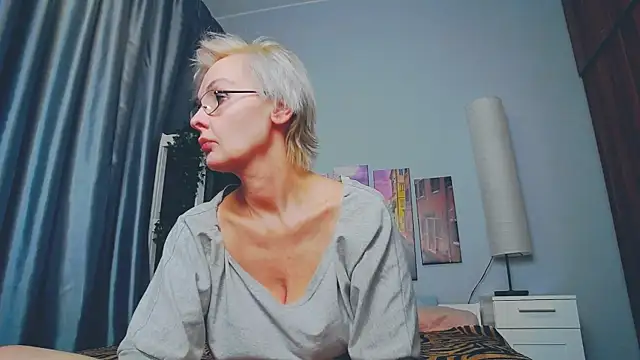 Snapshot of HelgaHimmell chatting on 03.12.25 HelgaHimmell online show from 03.12.25