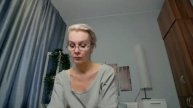 Snapshot of HelgaHimmell chatting on 03.17.25 HelgaHimmell online show from 03.17.25
