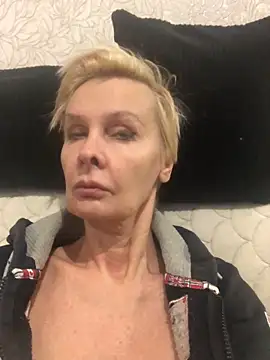 Snapshot of HelgaHimmell chatting on 11.18.25 HelgaHimmell online show from 11.18.25