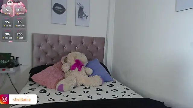 Snapshot of chell_gh chatting on 12.21.24 chell gh online show from 12.21.24