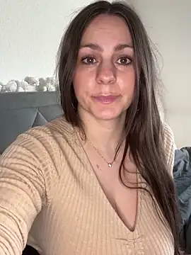 Snapshot of Loella-Rose chatting on 12.15.25 Loella-Rose online show from 12.15.25