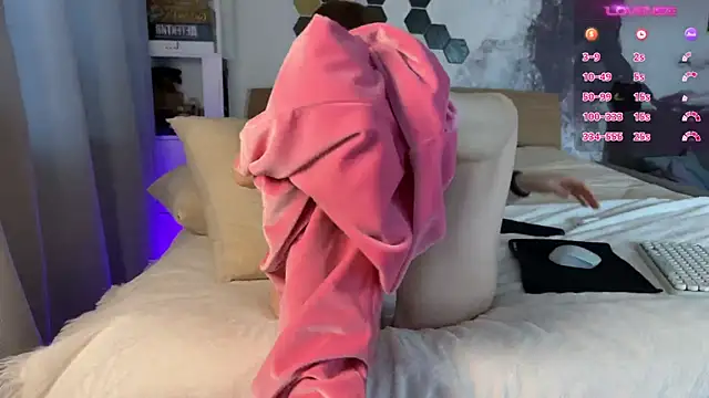 Snapshot of LinaWitch chatting on 02.02.25 LinaWitch online show from 02.02.25