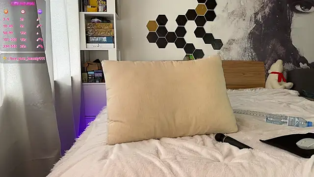 Snapshot of LinaWitch chatting on 03.15.25 LinaWitch online show from 03.15.25