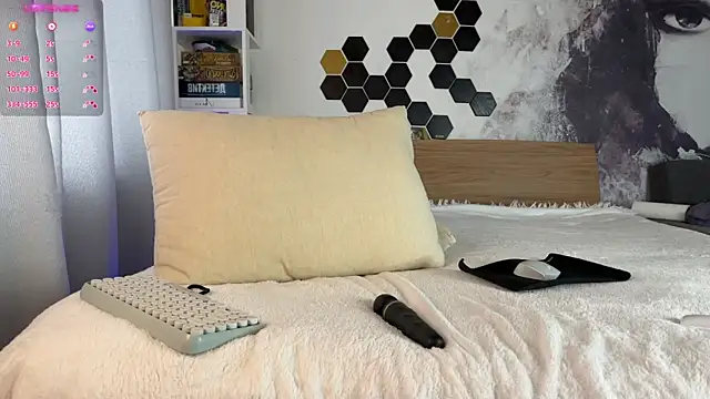 Snapshot of LinaWitch chatting on 03.23.25 LinaWitch online show from 03.23.25