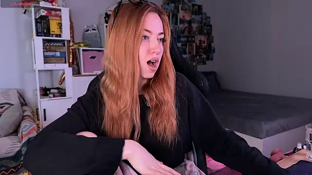 Snapshot of LinaWitch chatting on 11.07.25 LinaWitch online show from 11.07.25