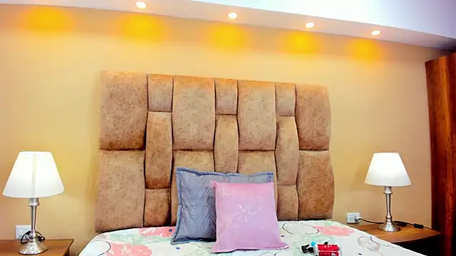 MiiaHot online show from 02.01.26