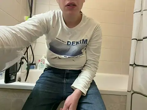 Snapshot of czruz chatting on 03.04.26 czruz online show from 03.04.26