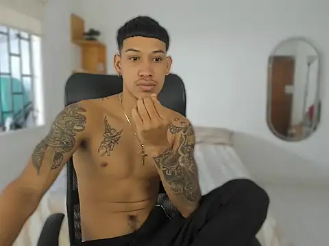 Snapshot of slim_master12 chatting on 09.24.25 slim master12 online show from 09.24.25