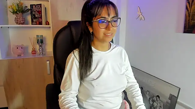 Snapshot of Isabellaa22_1 chatting on 02.19.25 Isabellaa22 1 online show from 02.19.25