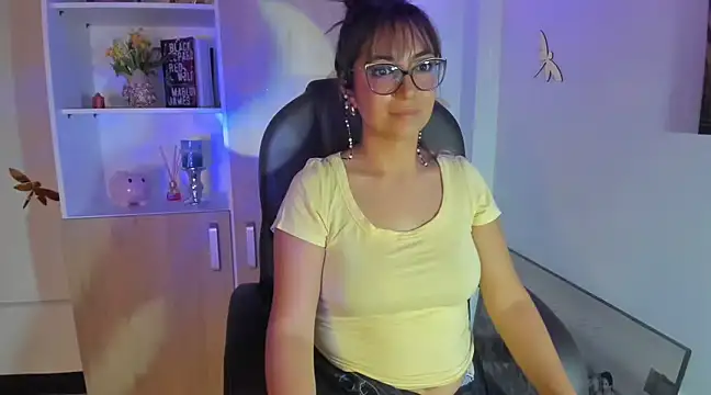 Snapshot of Isabellaa22_1 chatting on 03.19.25 Isabellaa22 1 online show from 03.19.25