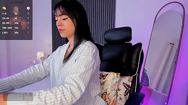 emilyruiz1 online show from 02.18.25