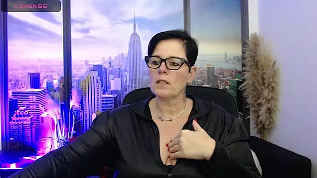 Snapshot of ninarandmann chatting on 12.11.24 ninarandmann online show from 12.11.24