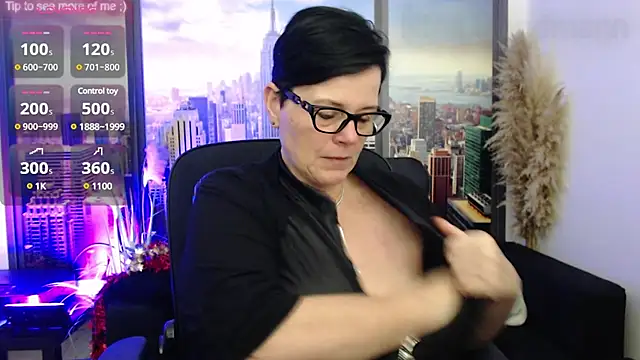 Snapshot of ninarandmann chatting on 12.16.24 ninarandmann online show from 12.16.24