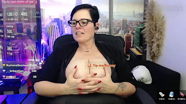 Snapshot of ninarandmann chatting on 12.16.24 ninarandmann online show from 12.16.24