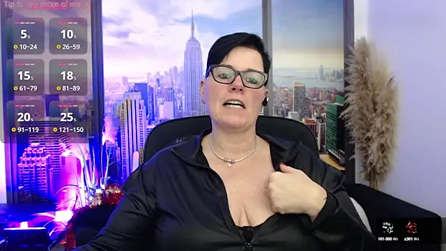 Snapshot of ninarandmann chatting on 12.17.24 ninarandmann online show from 12.17.24