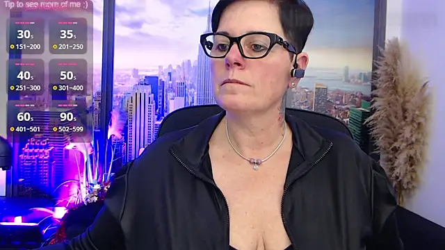 Snapshot of ninarandmann chatting on 12.21.24 ninarandmann online show from 12.21.24