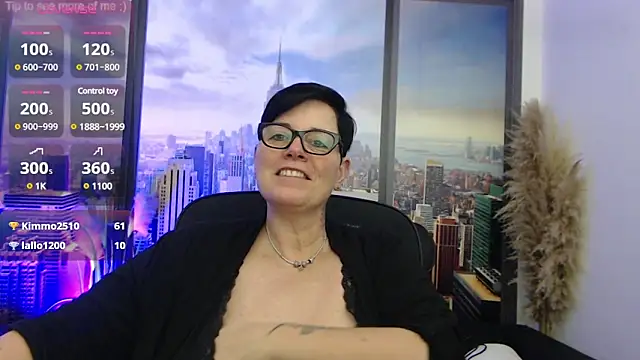 Snapshot of ninarandmann chatting on 01.05.25 ninarandmann online show from 01.05.25