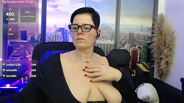 Snapshot of ninarandmann chatting on 02.14.25 ninarandmann online show from 02.14.25