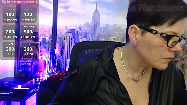 Snapshot of ninarandmann chatting on 02.19.25 ninarandmann online show from 02.19.25