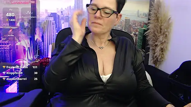 Snapshot of ninarandmann chatting on 02.27.25 ninarandmann online show from 02.27.25