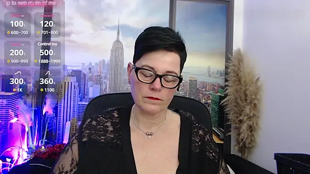 Snapshot of ninarandmann chatting on 03.18.25 ninarandmann online show from 03.18.25