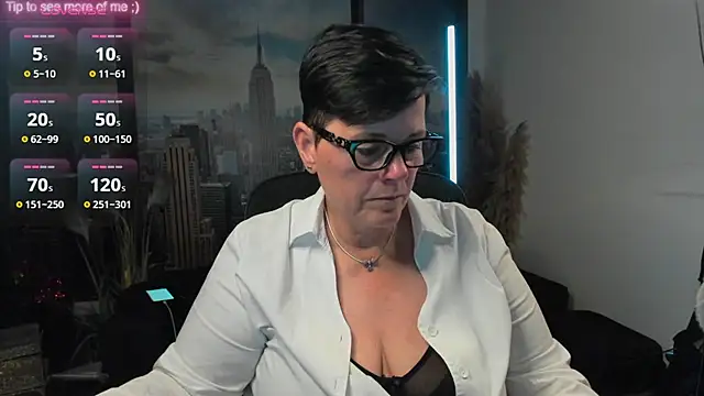 Snapshot of ninarandmann chatting on 09.15.25 ninarandmann online show from 09.15.25