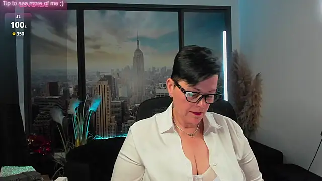 Snapshot of ninarandmann chatting on 09.18.25 ninarandmann online show from 09.18.25