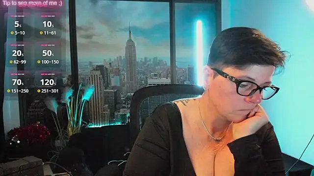 Snapshot of ninarandmann chatting on 10.04.25 ninarandmann online show from 10.04.25