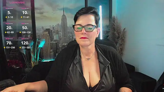 Snapshot of ninarandmann chatting on 10.07.25 ninarandmann online show from 10.07.25