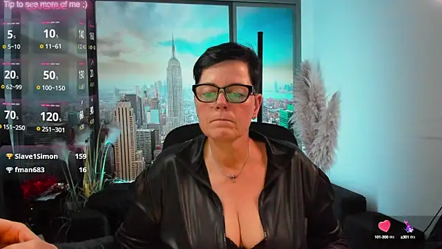 Snapshot of ninarandmann chatting on 10.10.25 ninarandmann online show from 10.10.25