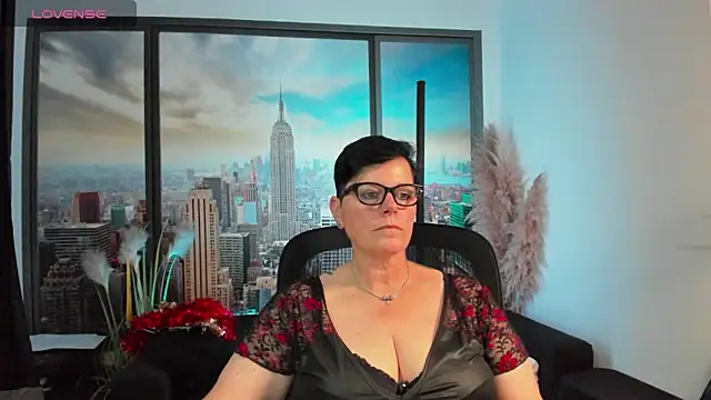 Snapshot of ninarandmann chatting on 10.14.25 ninarandmann online show from 10.14.25