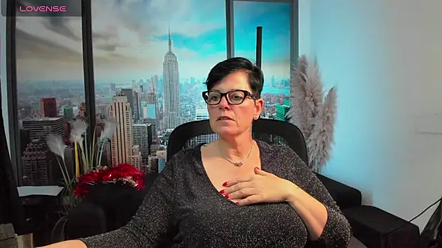 Snapshot of ninarandmann chatting on 10.16.25 ninarandmann online show from 10.16.25