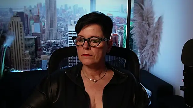 Snapshot of ninarandmann chatting on 11.13.25 ninarandmann online show from 11.13.25