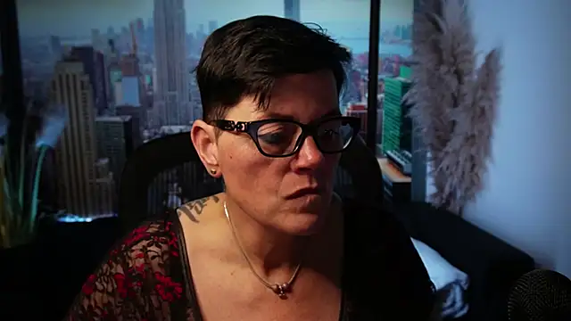 Snapshot of ninarandmann chatting on 11.18.25 ninarandmann online show from 11.18.25