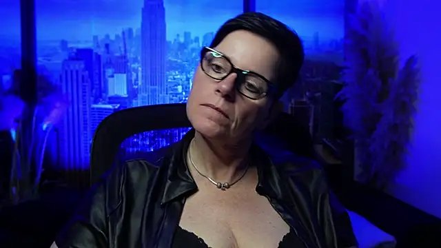 Snapshot of ninarandmann chatting on 11.24.25 ninarandmann online show from 11.24.25