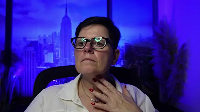 Snapshot of ninarandmann chatting on 11.26.25 ninarandmann online show from 11.26.25