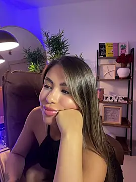  laura 02 online show from 03.18.25