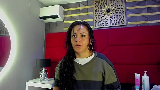 hanny milf online show from 03.15.25