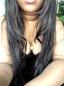 Idhika Paul online show from 12.21.25