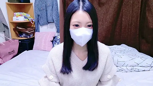 Snapshot of tsumugi_h chatting on 11.25.25 tsumugi h online show from 11.25.25