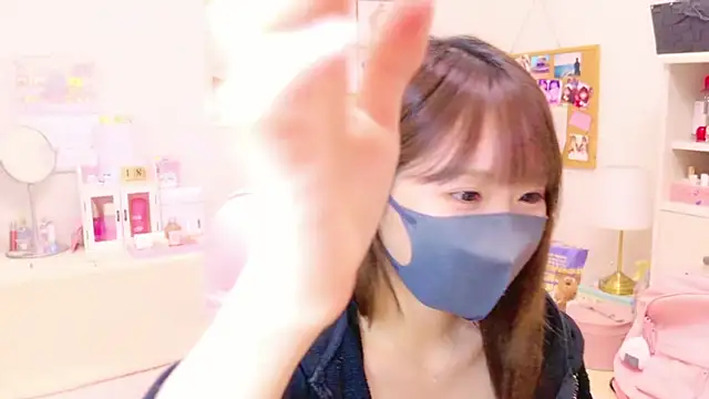 Snapshot of Yui-Ch chatting on 12.18.24 Yui-Ch online show from 12.18.24