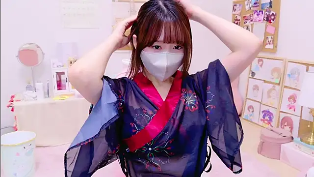 Snapshot of Yui-Ch chatting on 01.05.25 Yui-Ch online show from 01.05.25