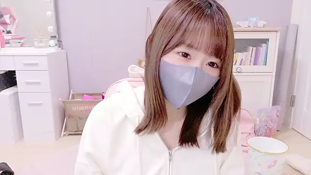 Snapshot of Yui-Ch chatting on 03.05.25 Yui-Ch online show from 03.05.25