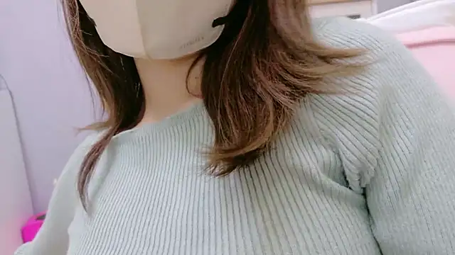 Snapshot of Yui-Ch chatting on 09.29.25 Yui-Ch online show from 09.29.25