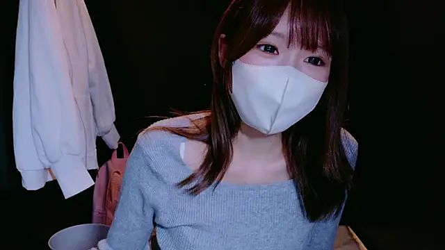 Snapshot of Yui-Ch chatting on 10.13.25 Yui-Ch online show from 10.13.25