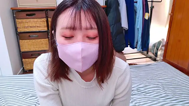 Snapshot of ayu_yu_xo chatting on 01.04.25 ayu yu xo online show from 01.04.25