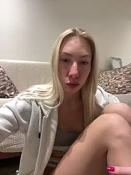 LuisaBecker online show from 01.02.25